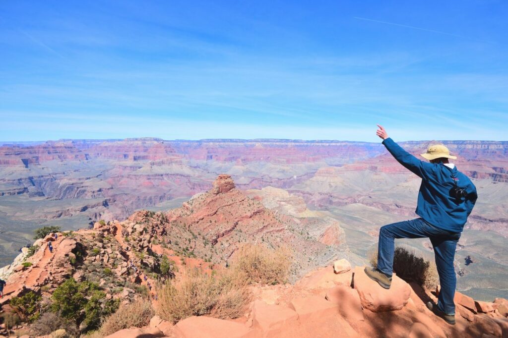 man-adventure-hiking-grand-canyon.jpg