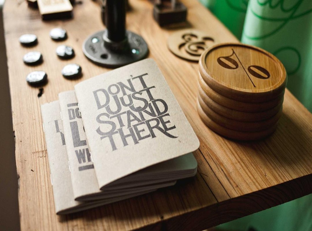 The Anatomy of an Online Rumor: How Misinformation Spreads